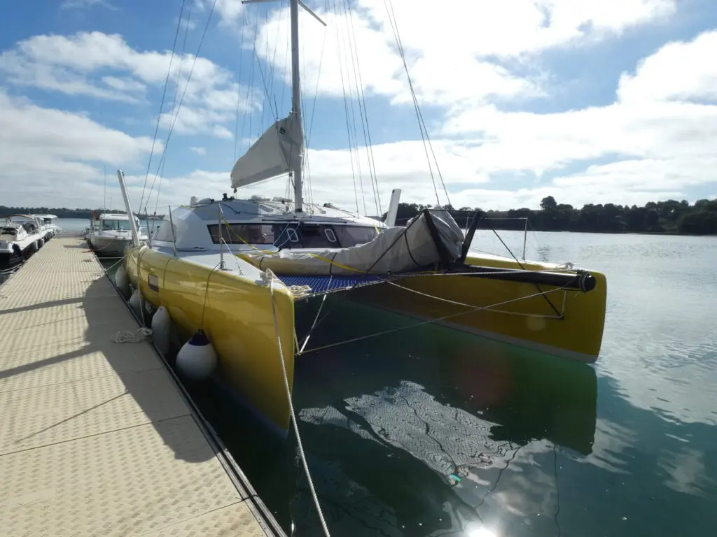 structurally complete dazcat hull 1195 launch