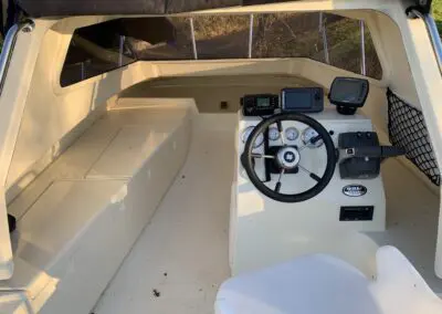 Powercat 525 interior view
