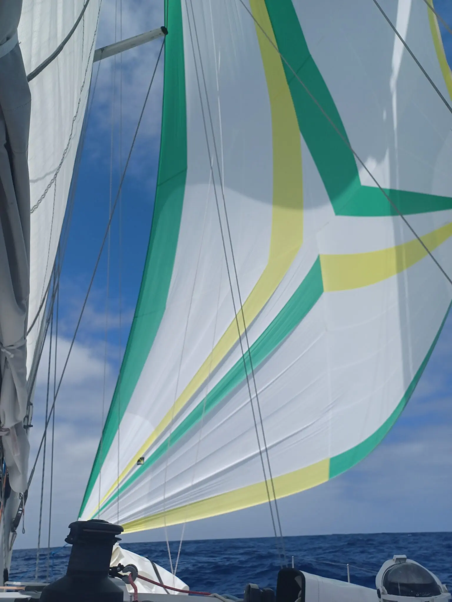 D1195 Merlin sailing under foresails alone