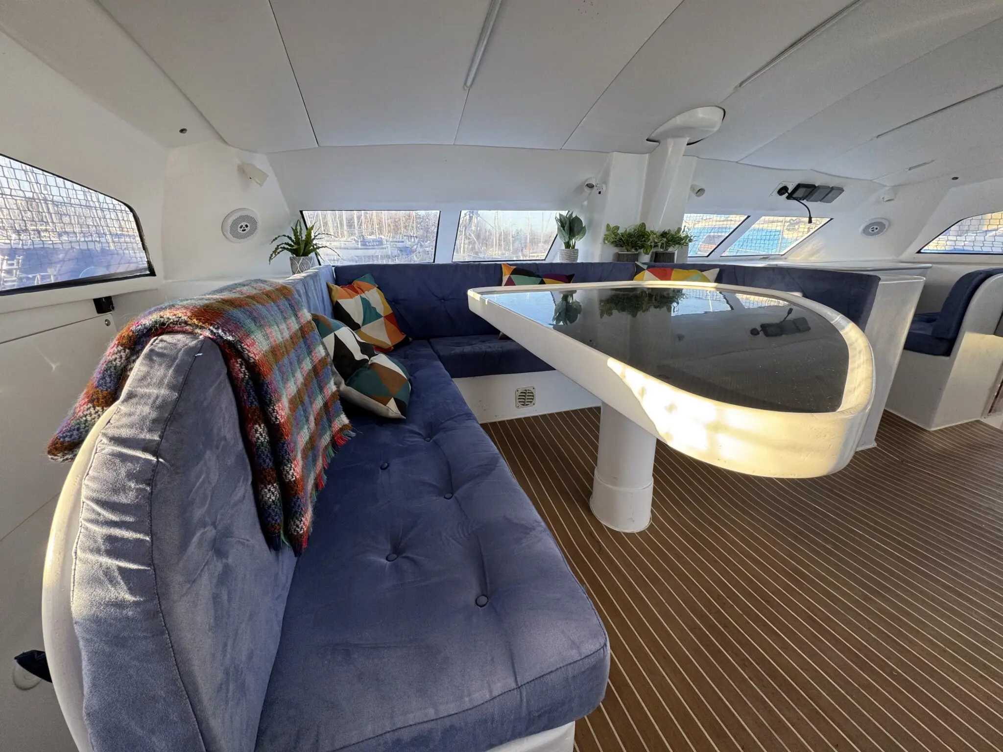 Dazcat 1195 Spirit of Freedom for Sale Dazcat 1195 Spirit of Freedom for Sale (saloon view)