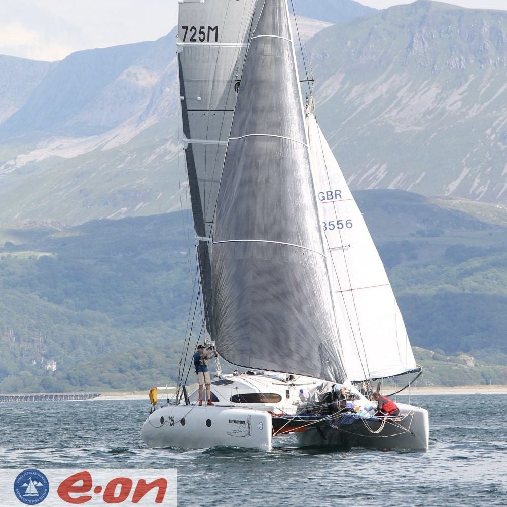 Dazcat 1150 at the start of three peaks yacht race