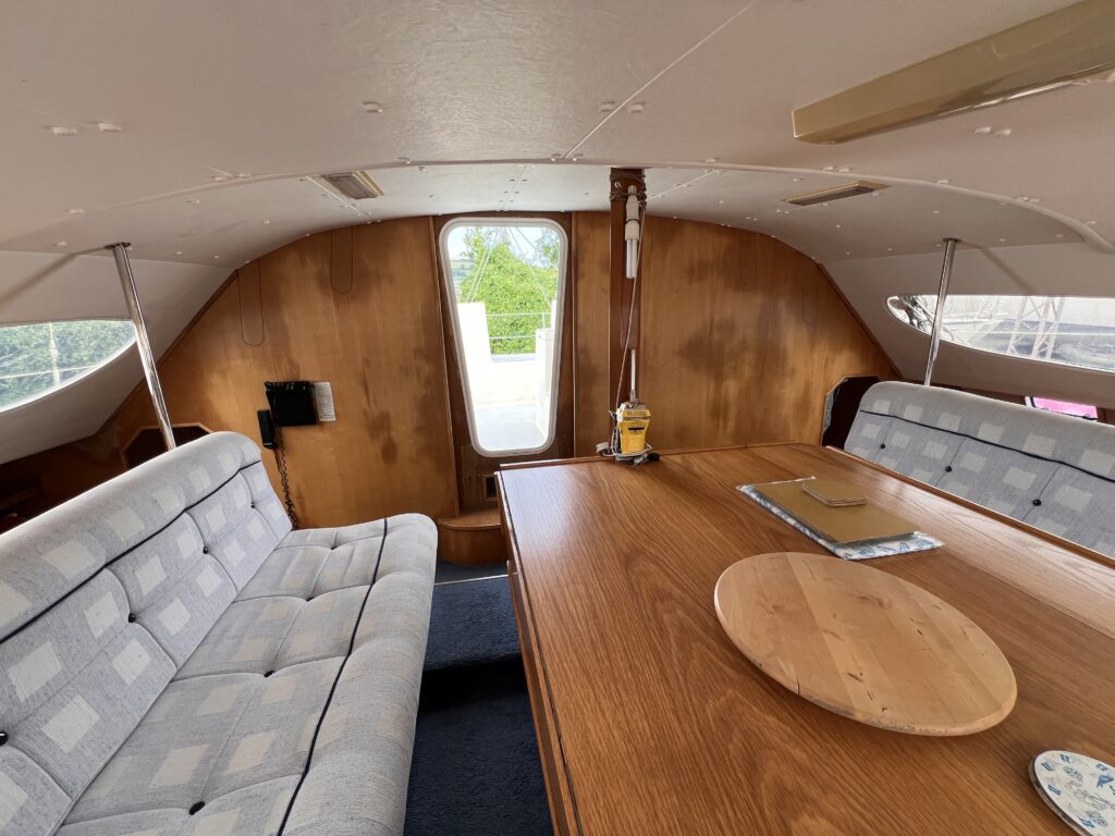 Twins 36 for sale interior